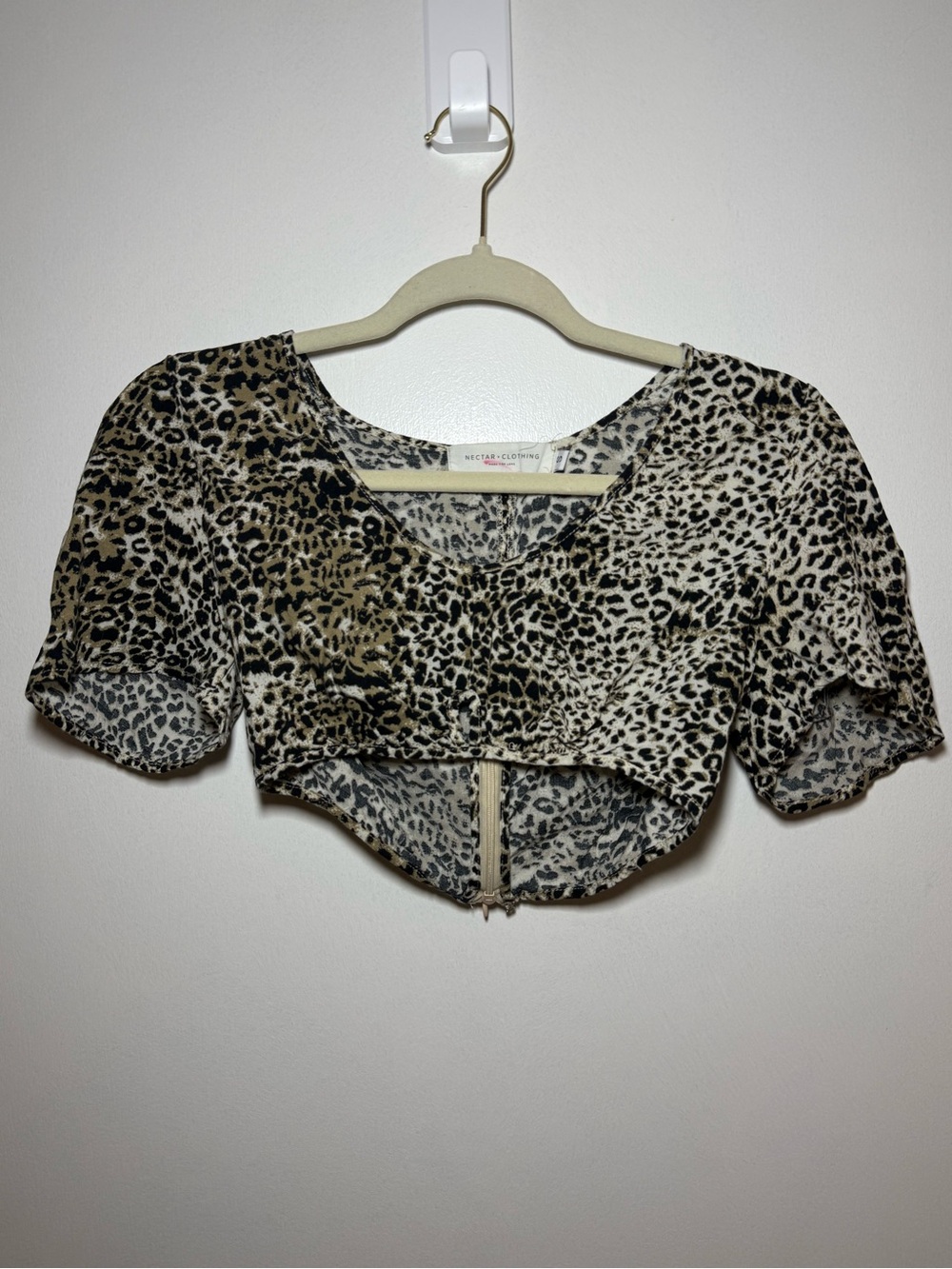 Nectar Clothing Women's Leopard Print Cropped V-Neck Puff Blouse Size S, Rayon